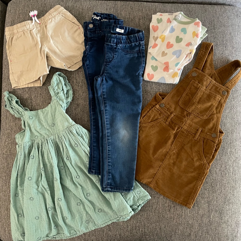 4T toddler girl’s clothing bundle. Cat&Jack, Old Navy, Osh Kosh, Carters.